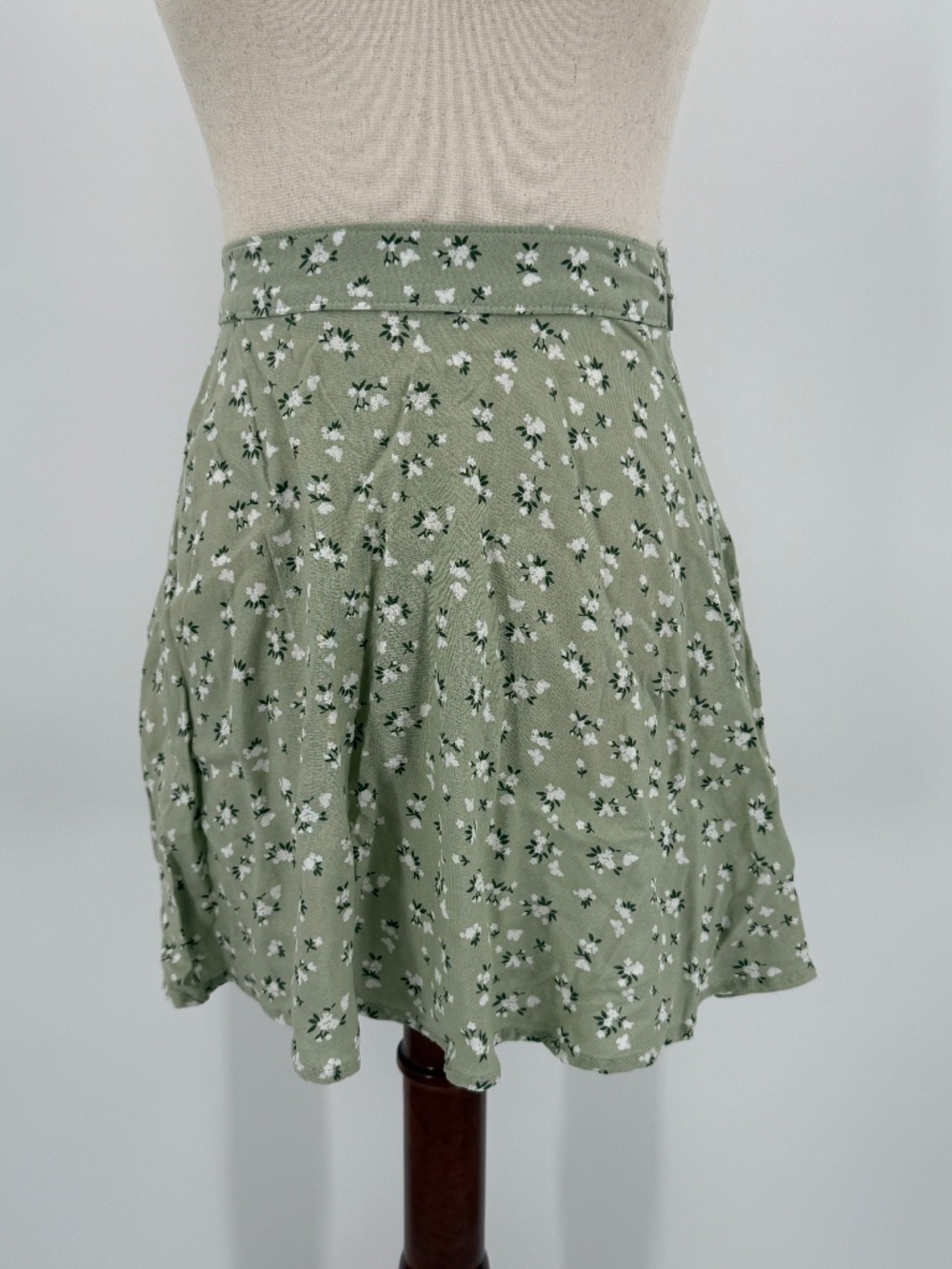 Hollister Mini Skirt Green Floral Butterfly A-Line Cottage Y2K Soft Whimsical XS